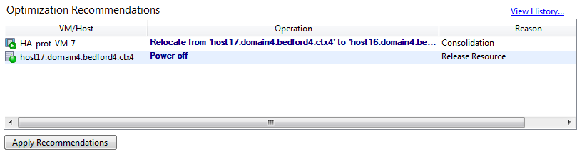  Diese Abbildung zeigt einen Bildschirmausschnitt der Liste Optimierungsempfehlungen, die auf der Registerkarte WLB angezeigt wird. In der Spalte Vorgang wird die für diese Optimierungsempfehlung vorgeschlagene Verhaltensänderung angezeigt. In der Spalte Grund wird der Zweck der Empfehlung angezeigt. Dieser Bildschirmausschnitt zeigt eine Optimierungsempfehlung für eine VM, HA-prot-VM-7, und einen Host, host17.domain4.bedford4.ctx4. 